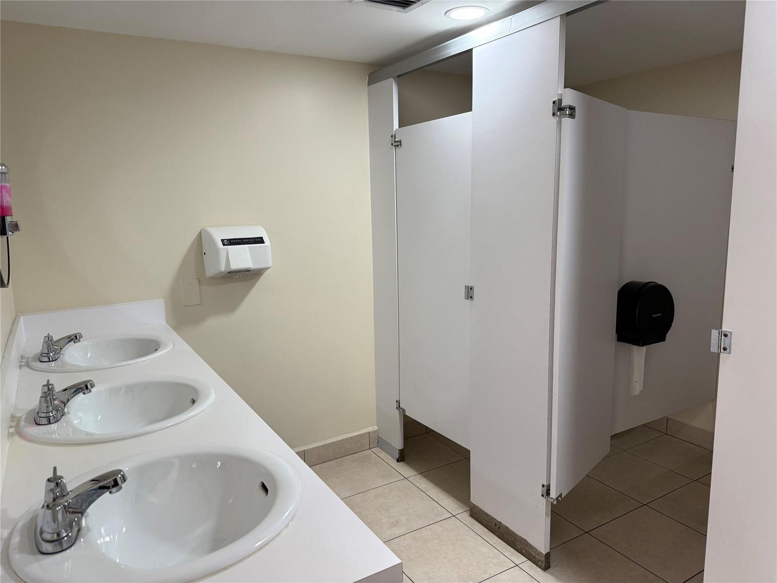 1849 S Ocean Drive, Hallandale Beach FL 33009 photo 5