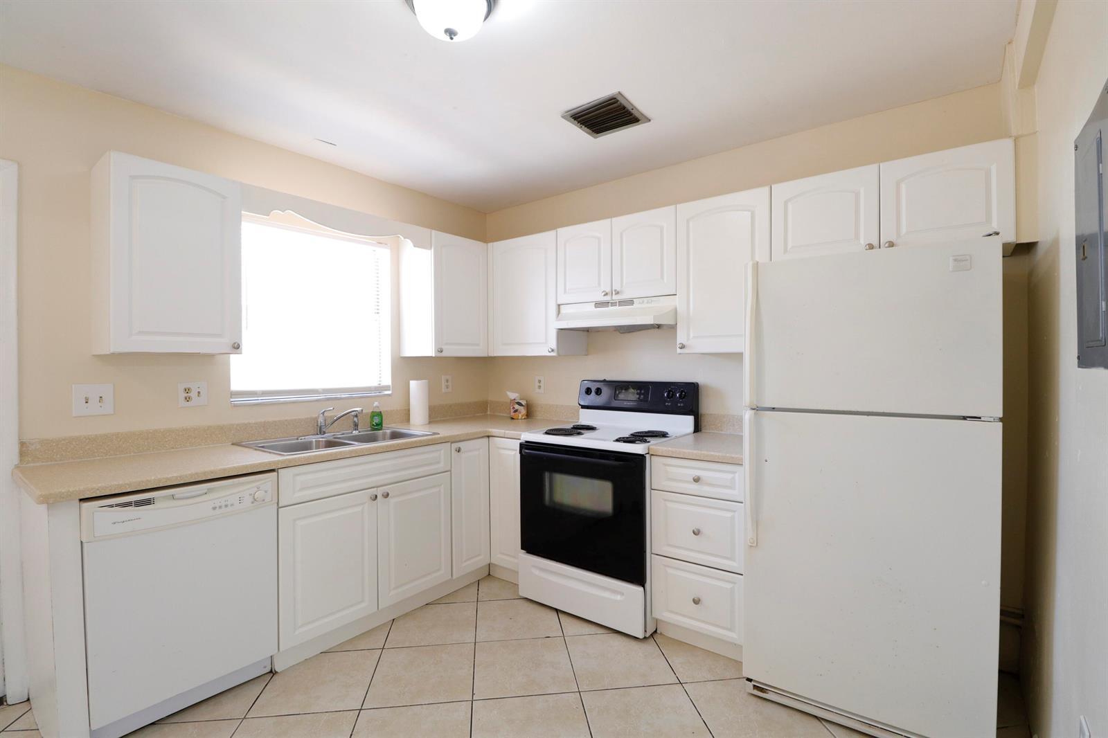 2016 S 10th Street # A, Fort Pierce FL 34950 photo 4