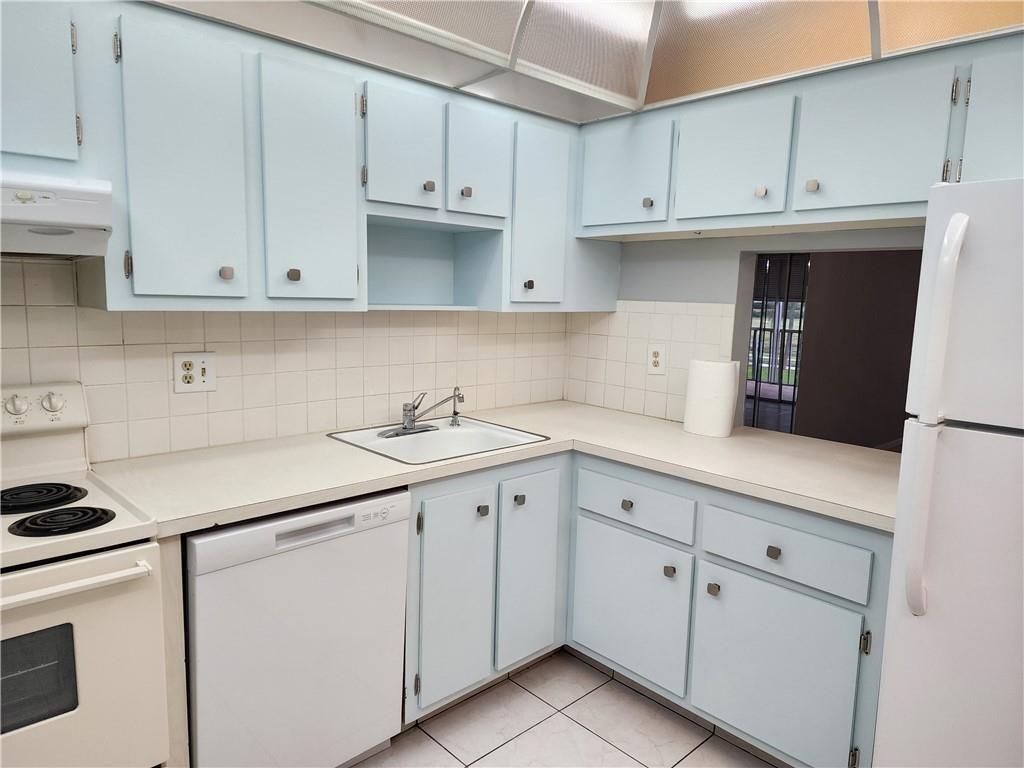 1005 Country Club Drive # 207, Margate FL 33063 photo 2