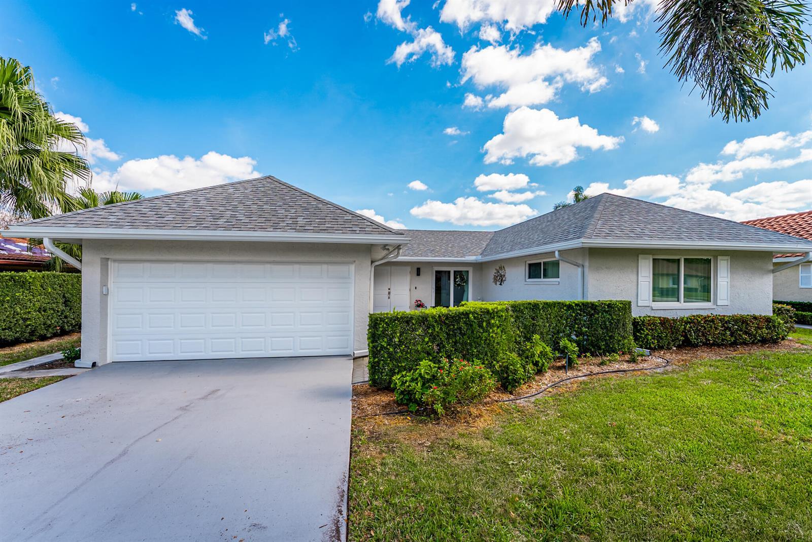 10370 Greentrail Drive N, Boynton Beach FL 33436 photo 2
