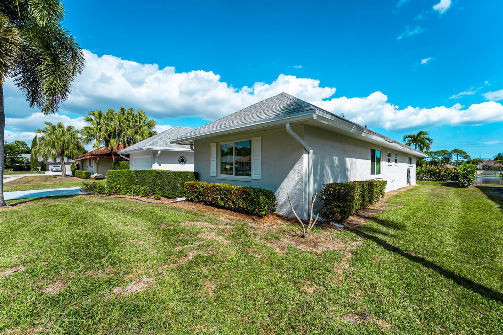 10370 Greentrail Drive N, Boynton Beach FL 33436 photo 4