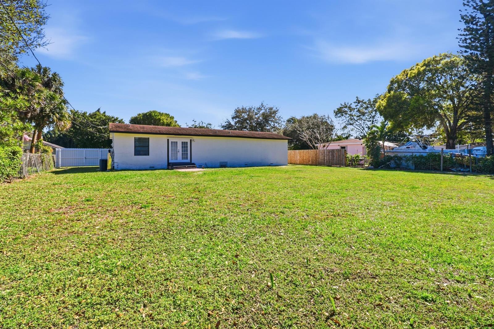 695 Dixie Lane, West Palm Beach FL 33415 photo 4