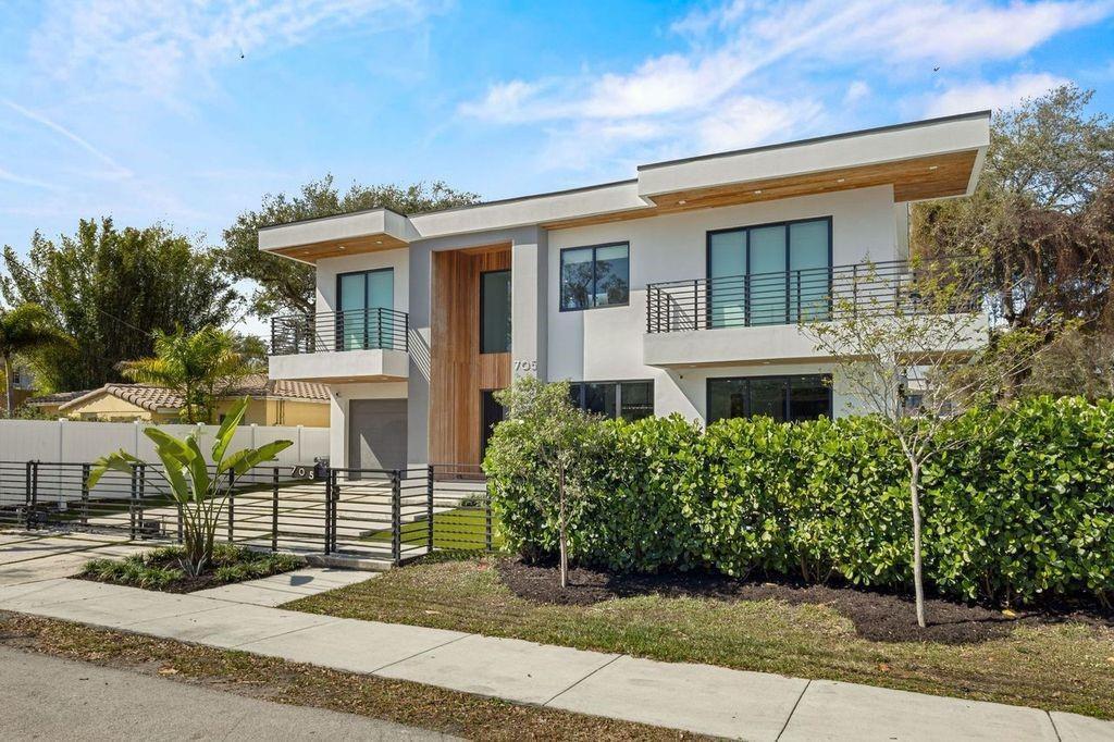 705 SW 8th Terrace, Fort Lauderdale FL 33315 photo 2