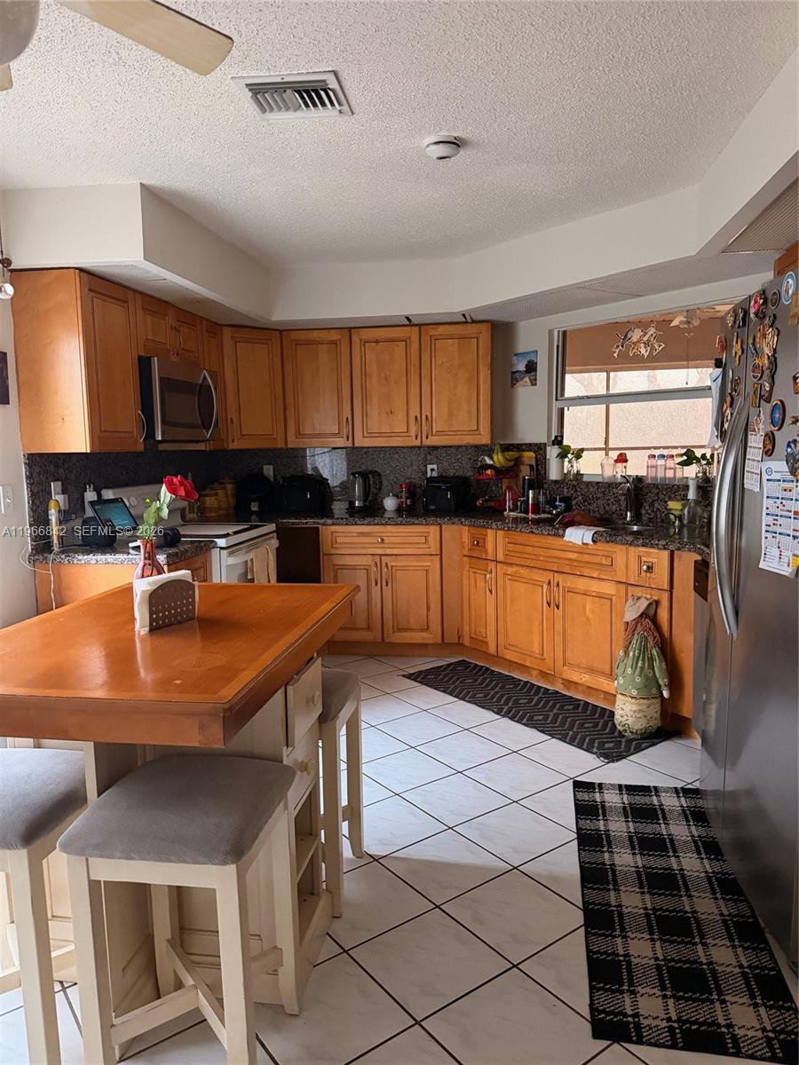 2562 SE 7th Ct, Homestead FL 33033 photo 4