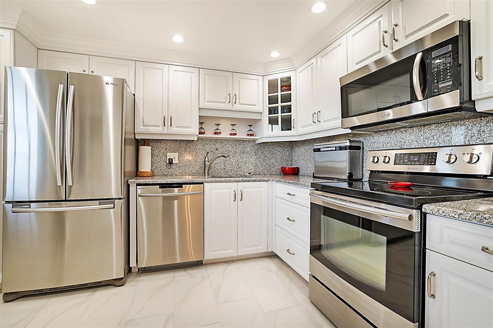575 Oaks Lane # 703, Pompano Beach FL 33069 photo 5