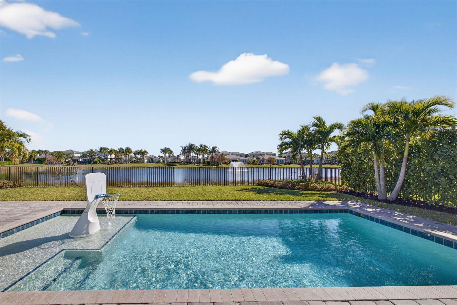 9221 Crestview Circle, Palm Beach Gardens FL 33412 photo 2