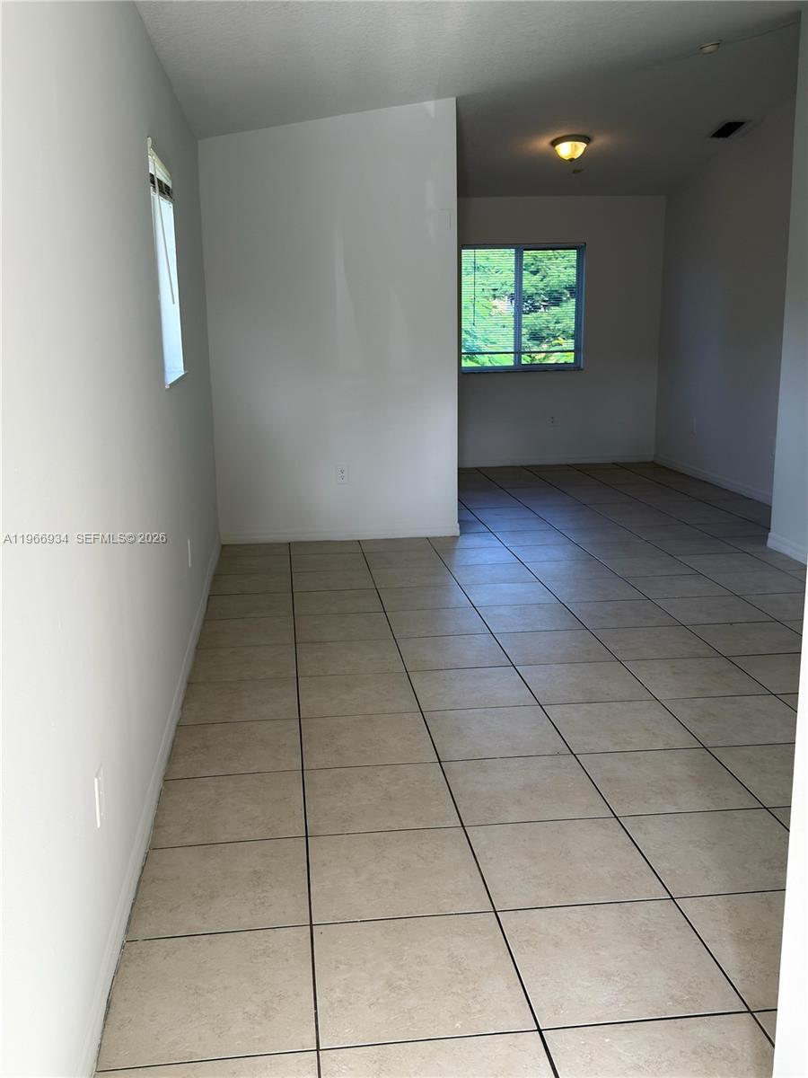 930 NE 34th Ave # 201, Homestead FL 33033 photo 5