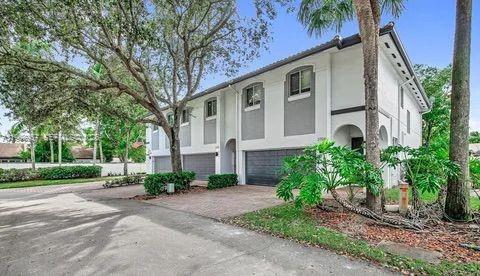 2704 Treasure Cove Cir, Dania Beach FL 33312