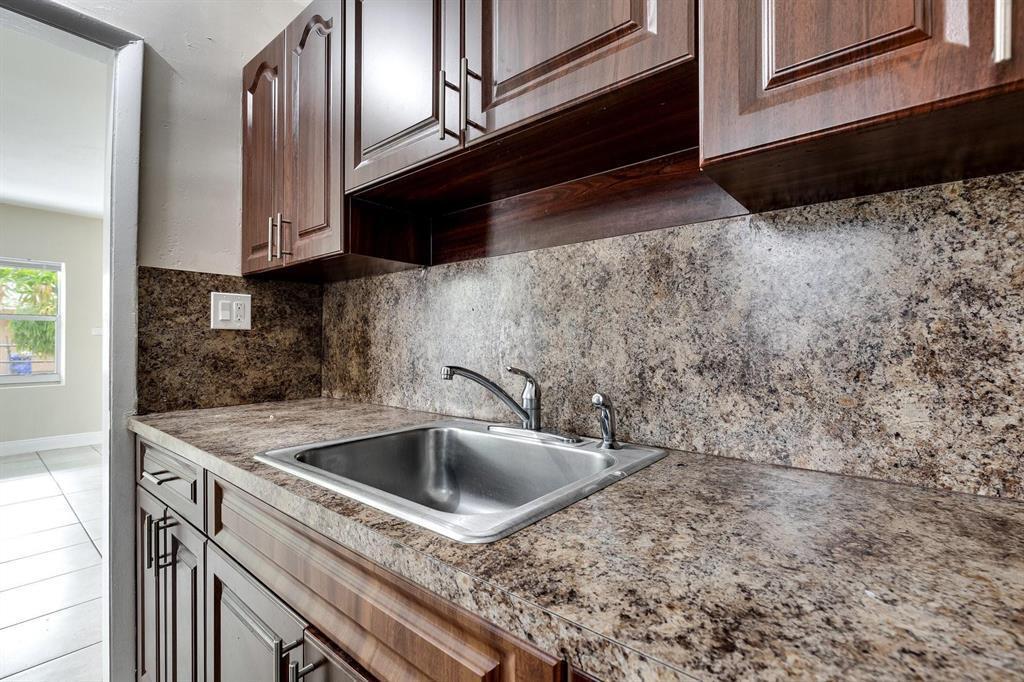 729 NW 17th Avenue, Fort Lauderdale FL 33311 photo 5