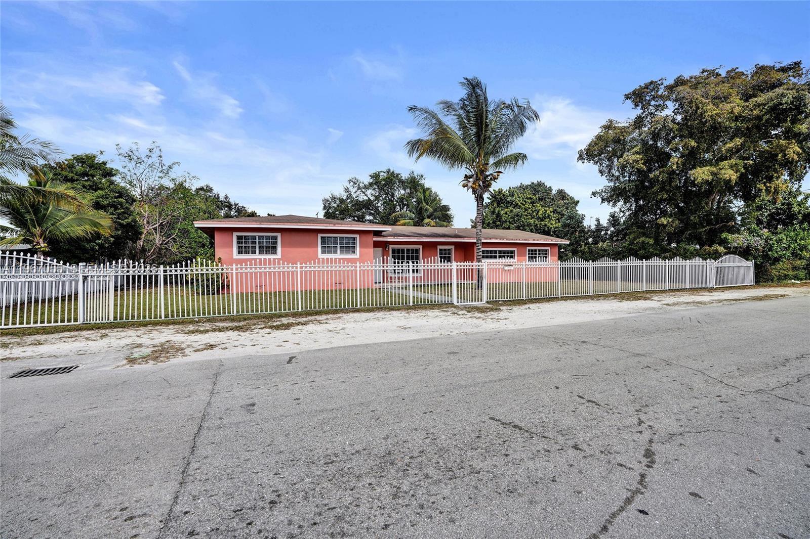 1775 NE 147th St, Miami FL 33181 photo 2