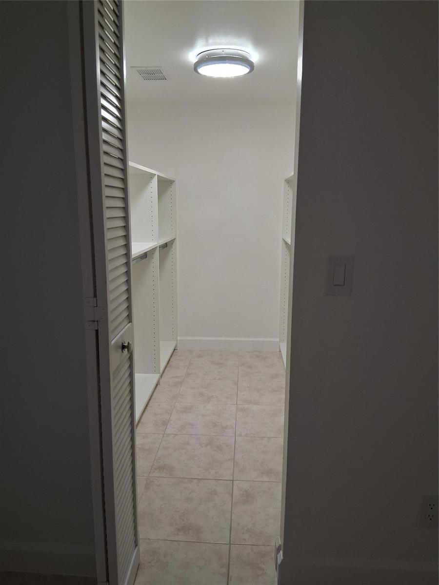 9800 Sunrise Lakes Boulevard # 109, Sunrise FL 33322 photo 5