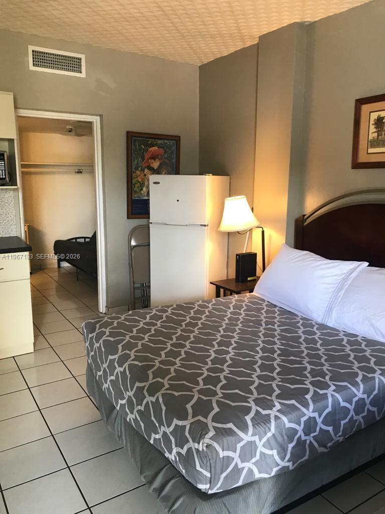26 Diplomat Pkwy # 2233, Hallandale Beach FL 33009