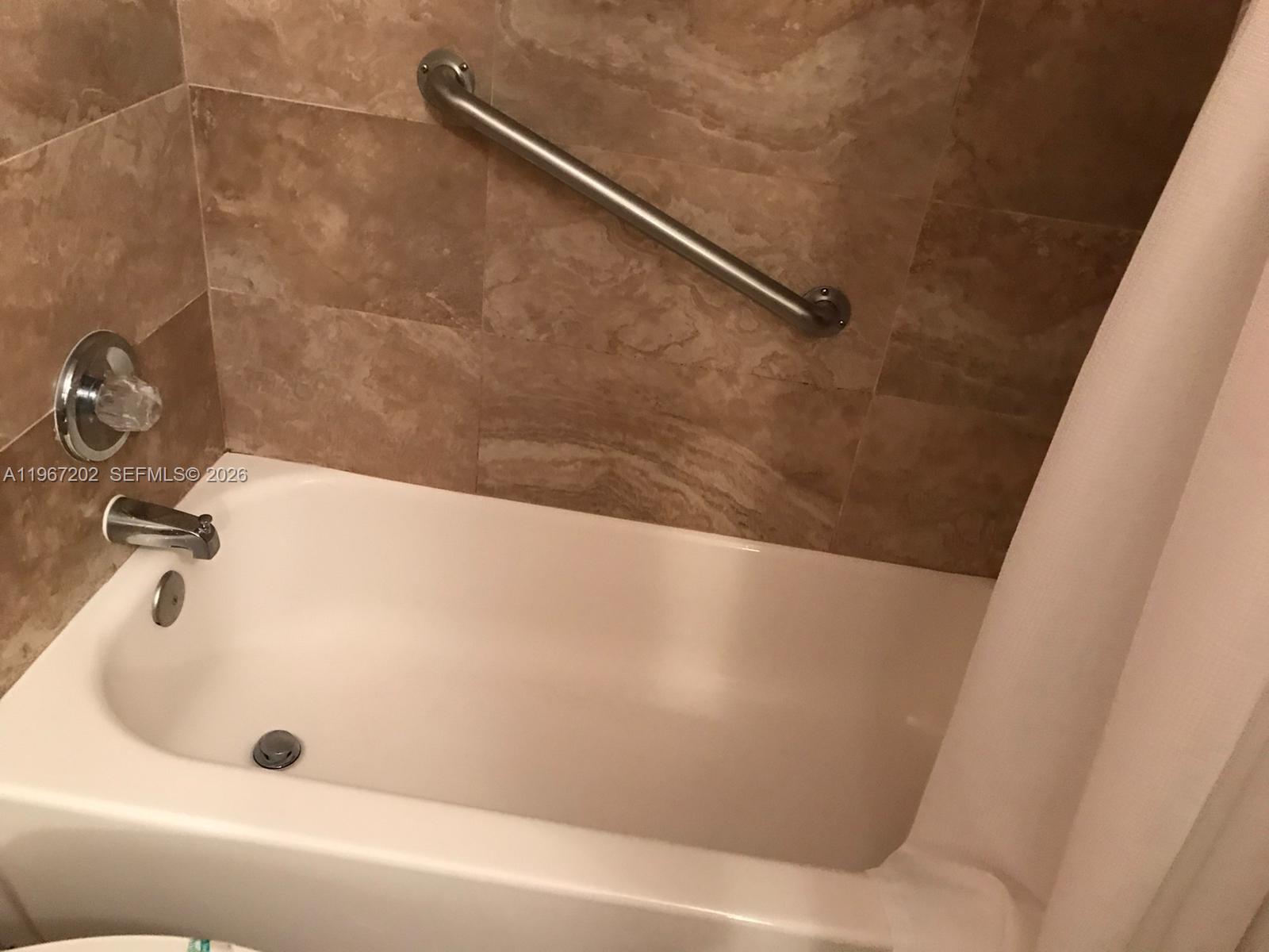 26 Diplomat Pkwy # 2215, Hallandale Beach FL 33009 photo 4