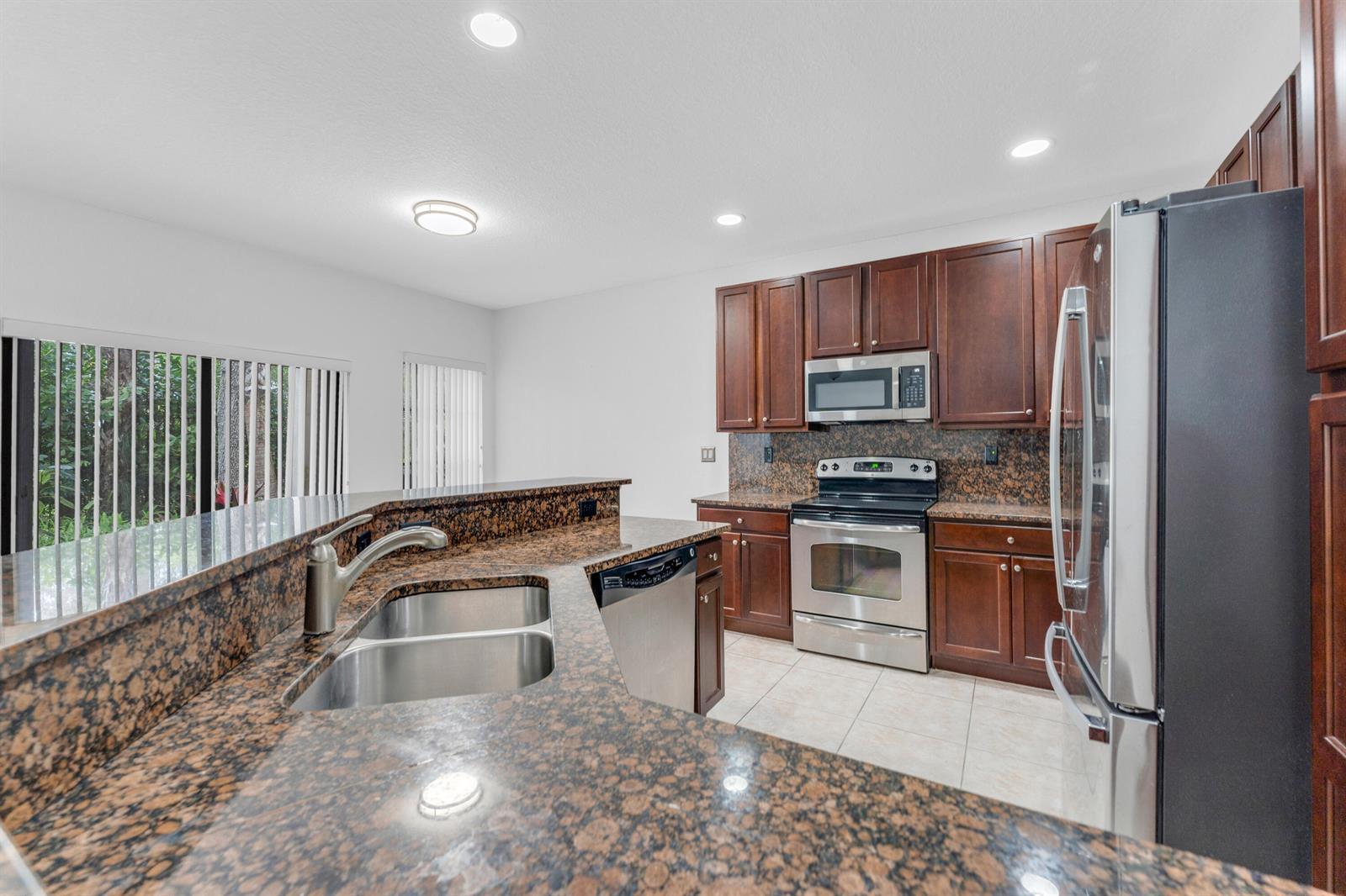 6077 Grand Cypress Circle W, Coconut Creek FL 33073 photo 5