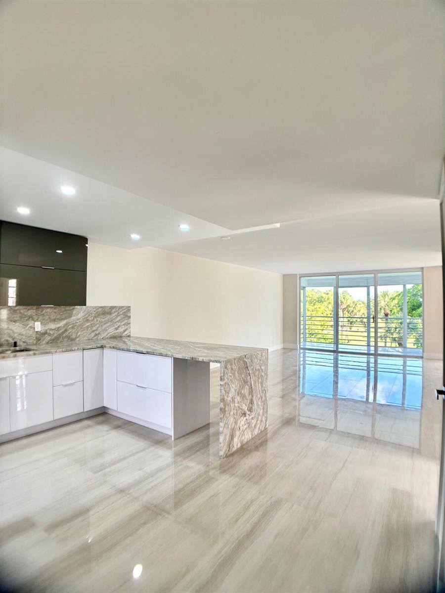 3960 Oaks Clubhouse Dr Drive # 401, Pompano Beach FL 33069 photo 3