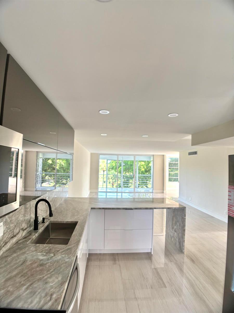 3960 Oaks Clubhouse Dr Drive # 401, Pompano Beach FL 33069 photo 4