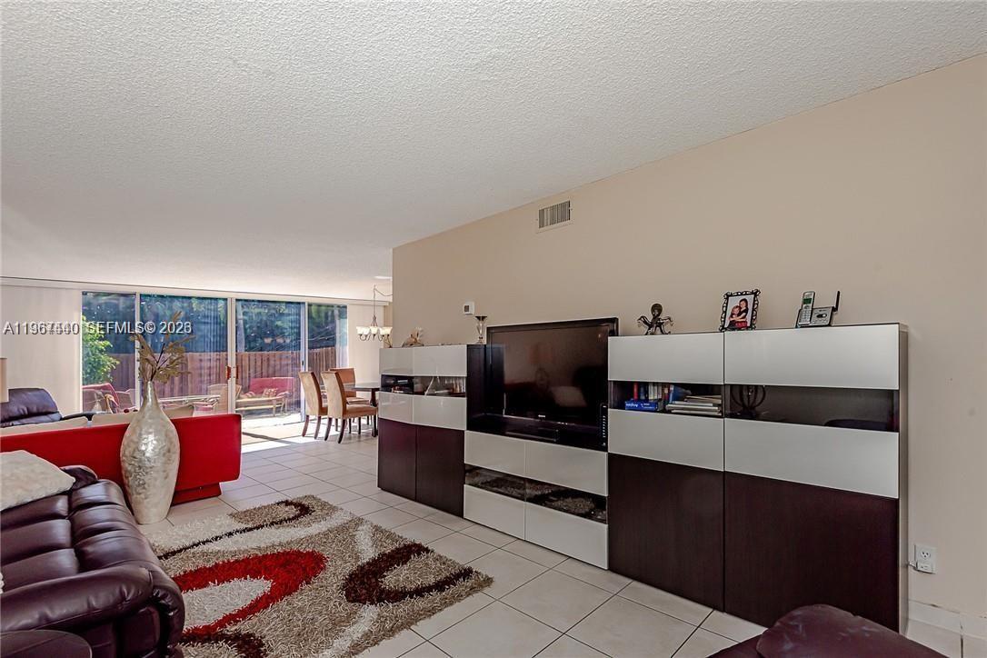 2304 NE 7th St # 27, Hallandale Beach FL 33009 photo 2