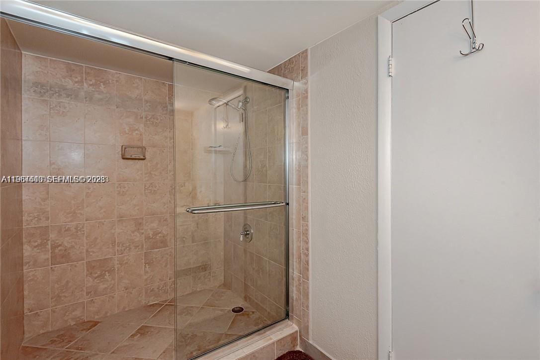 2304 NE 7th St # 27, Hallandale Beach FL 33009 photo 5