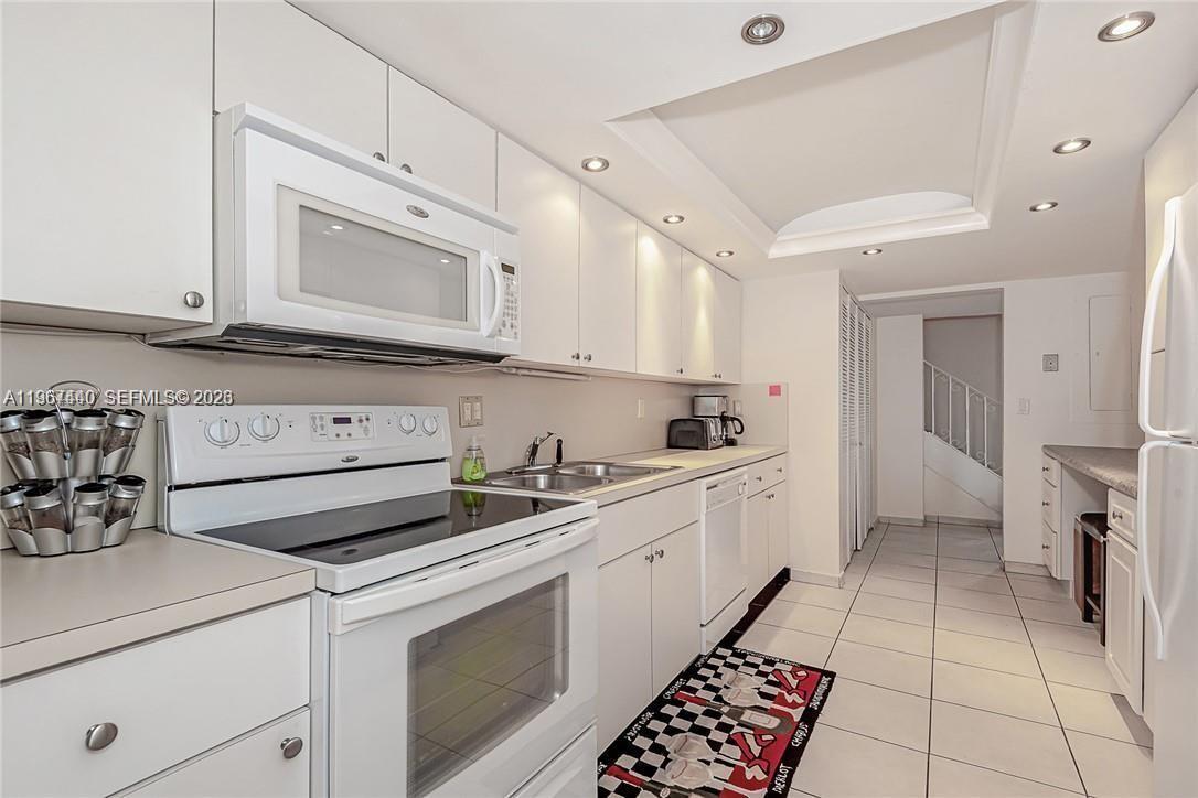 2304 NE 7th St # 27, Hallandale Beach FL 33009 photo 4
