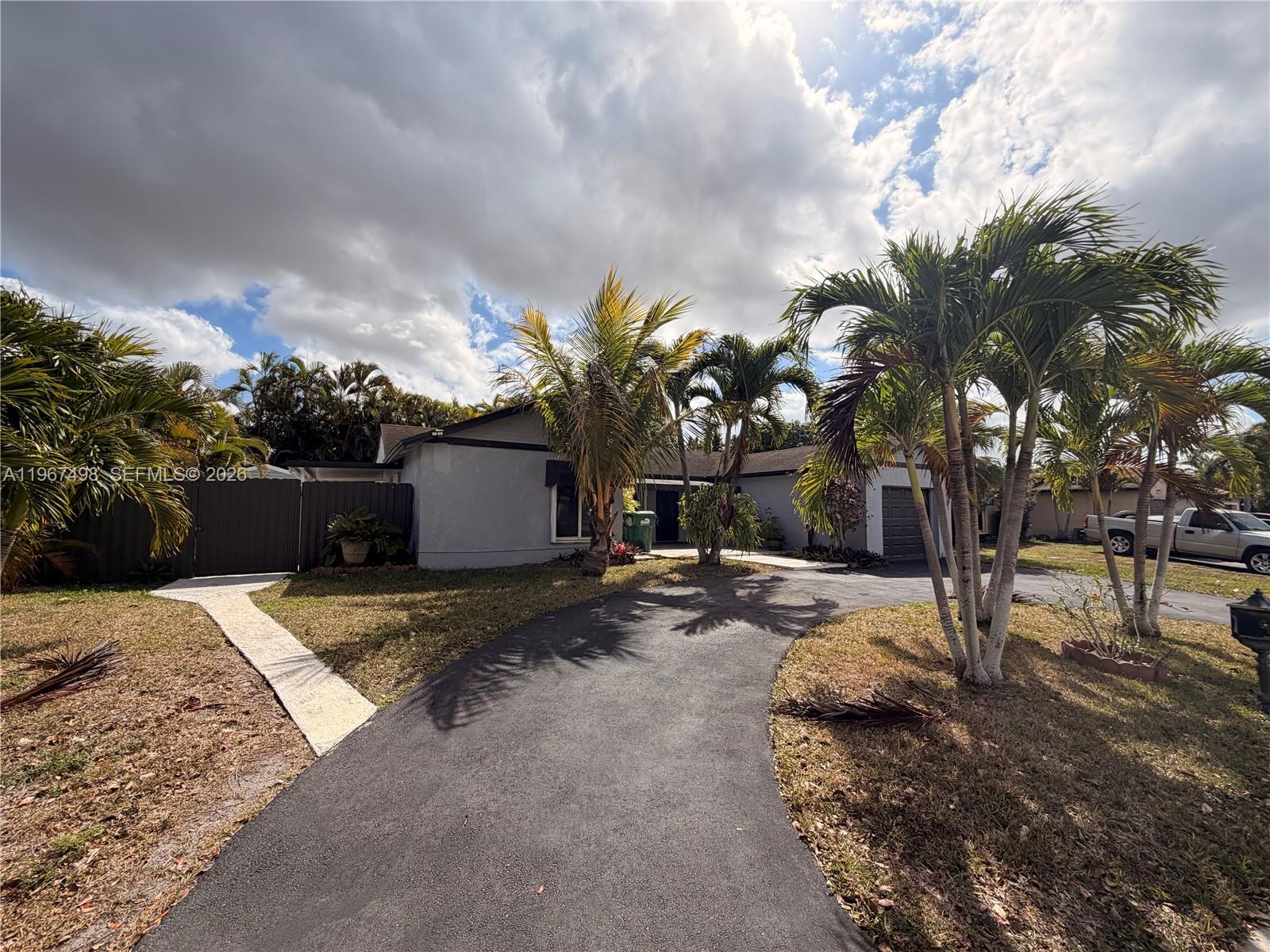 6080 NW 199th St, Hialeah FL 33015 photo 2