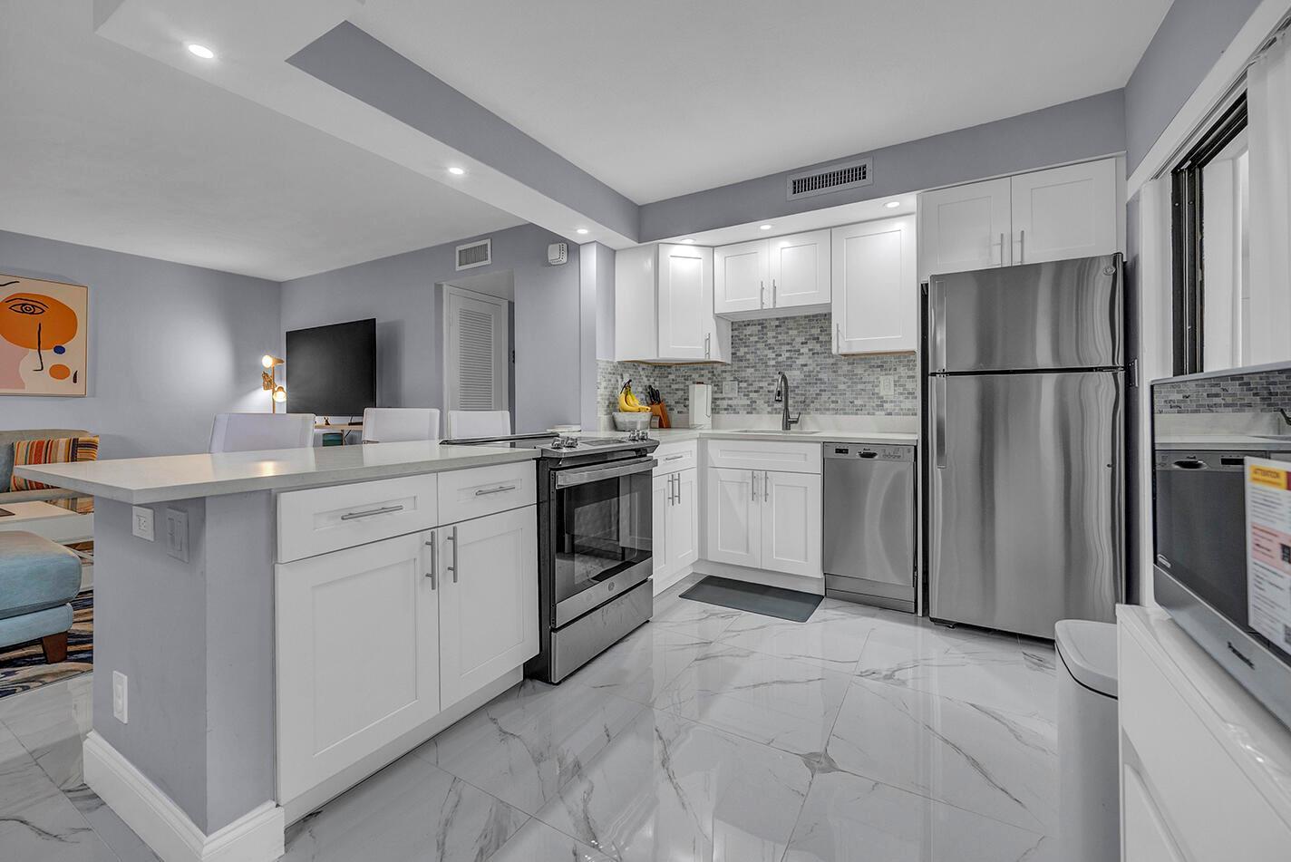 162 Capri D, Delray Beach FL 33484