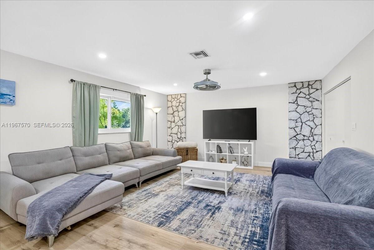 3211 Calle Largo Dr, Hollywood FL 33021 photo 3