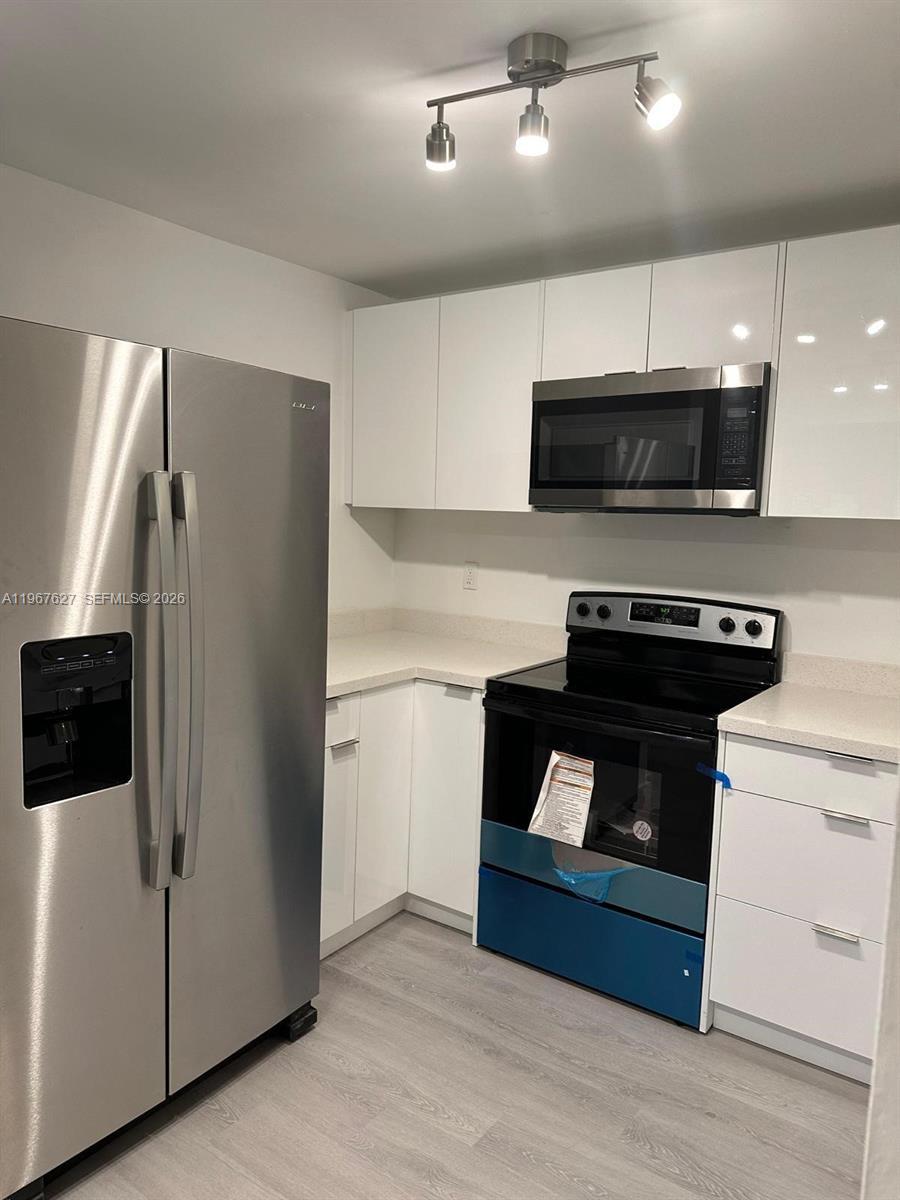 210 SW 11th St # 510, Miami FL 33130 photo 3