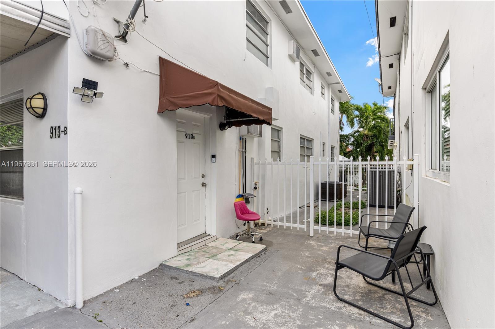 911 NW 22nd Pl, Miami FL 33125 photo 3