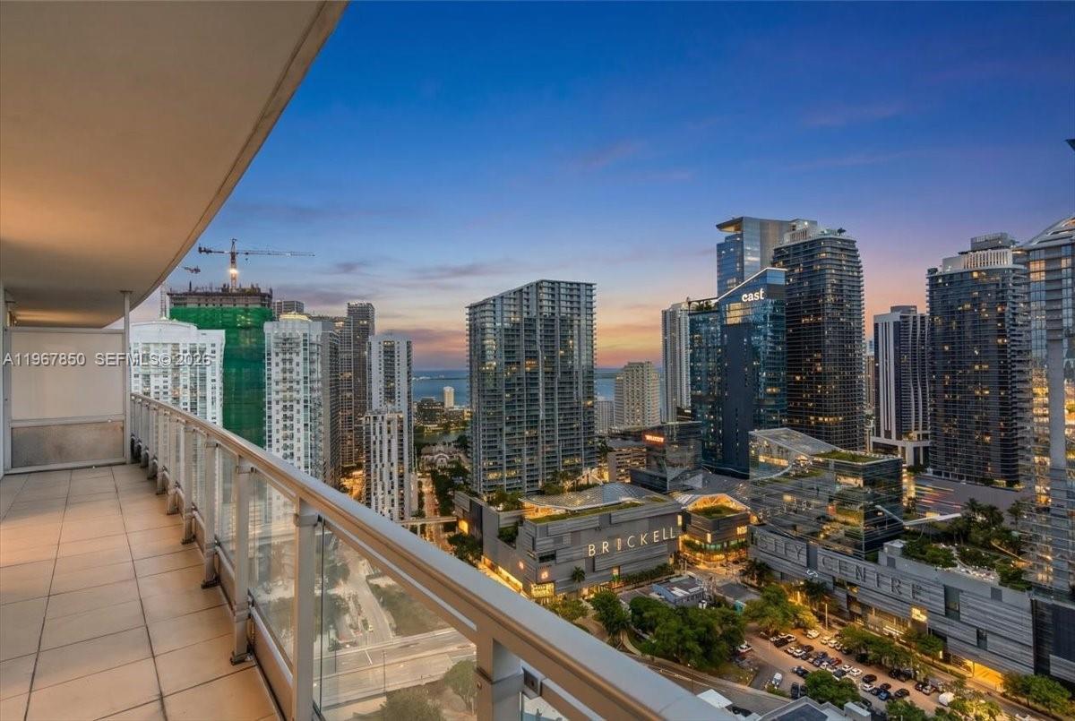 92 SW 3rd St # 3804, Miami FL 33130 photo 4
