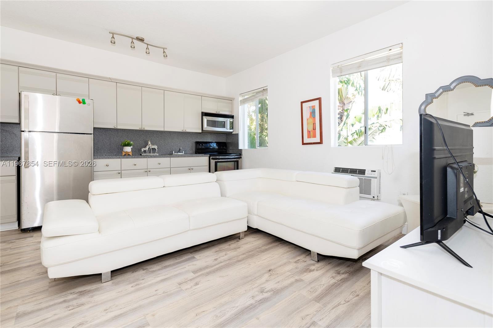 820 Euclid Ave # 308, Miami Beach FL 33139 photo 5