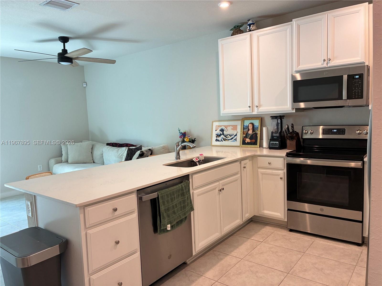 1069 NW 4th Ter, Florida City FL 33034 photo 3