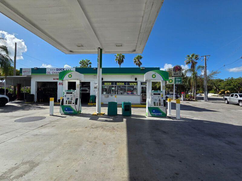 3198 S Dixie Highway, Miami FL 33133 photo 2