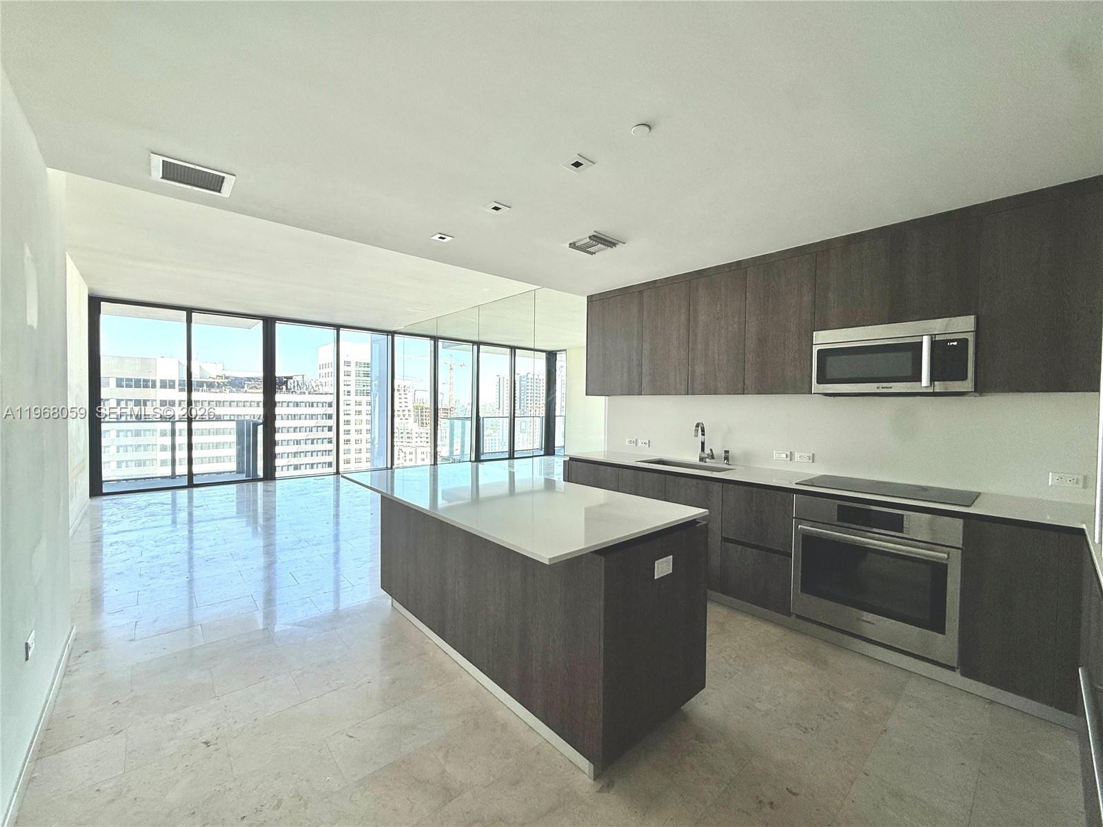 88 SW 7th St # 1808, Miami FL 33130