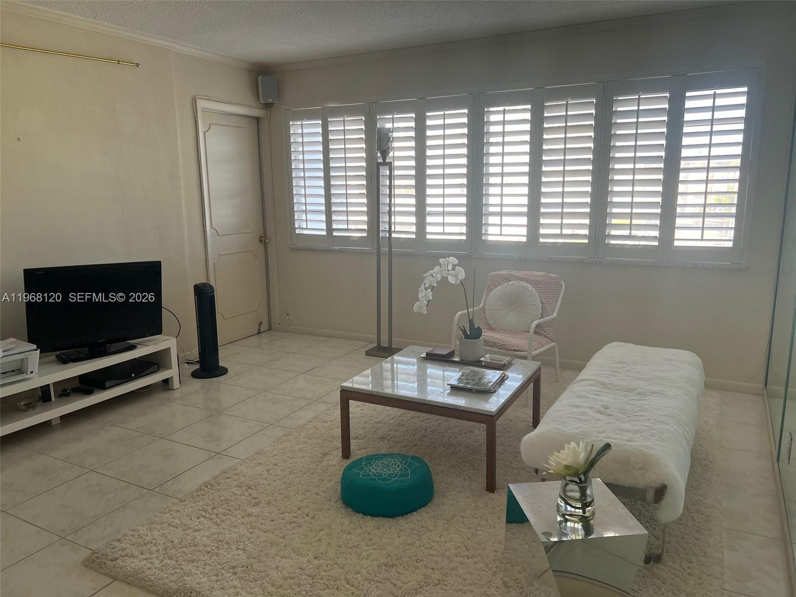 215 SE 3rd Ave # D, Hallandale Beach FL 33009 photo 2