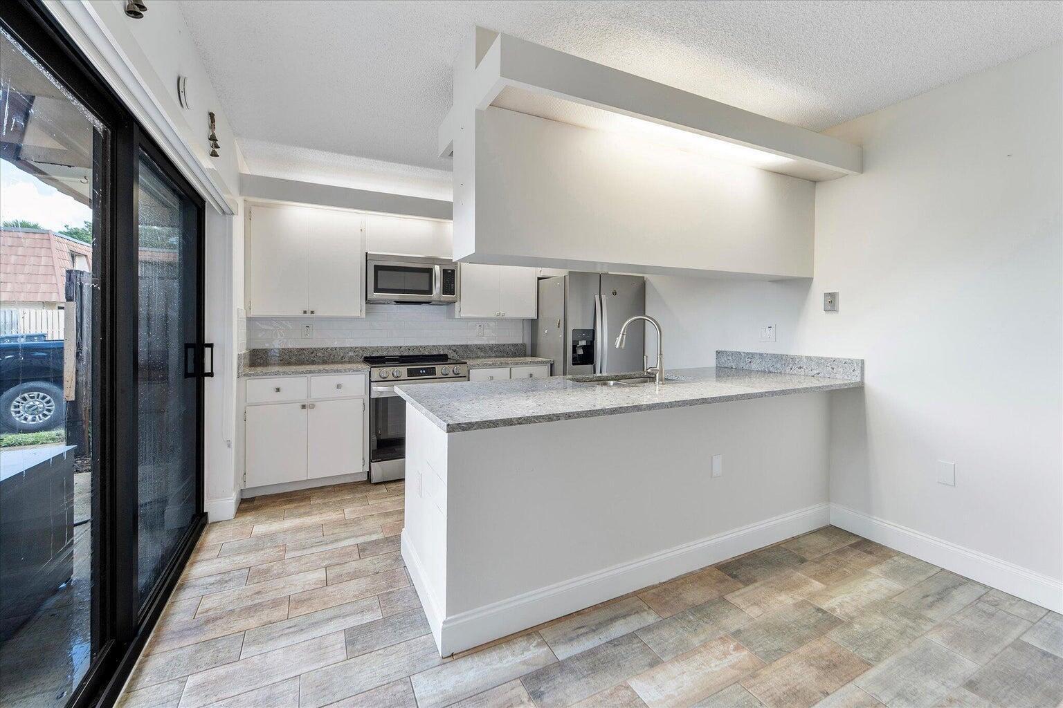 557 Green Springs Place, West Palm Beach FL 33409 photo 5