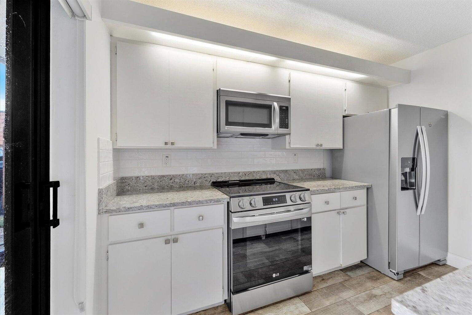 557 Green Springs Place, West Palm Beach FL 33409 photo 4