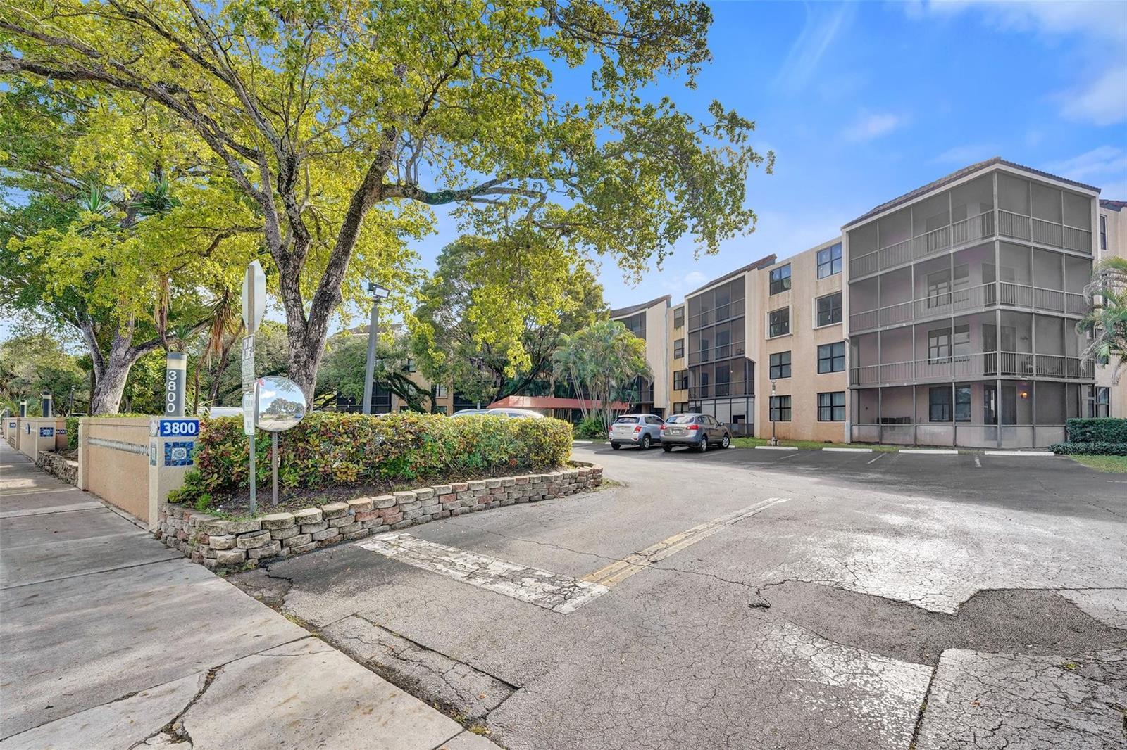 3800 N Hills Drive # 412, Hollywood FL 33021