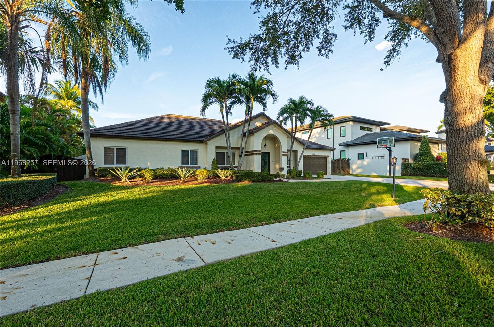 8235 NW 157th Ter, Miami Lakes FL 33016 photo 2