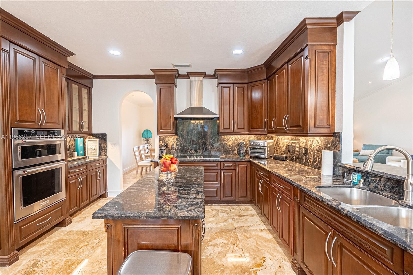 8235 NW 157th Ter, Miami Lakes FL 33016 photo 5