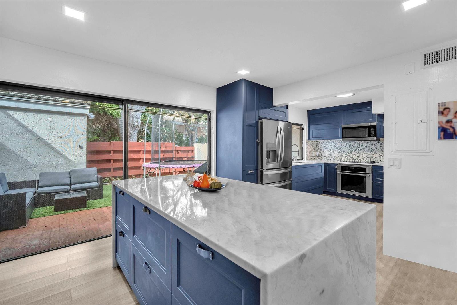 3904 Parkside Lane, Hollywood FL 33021 photo 2