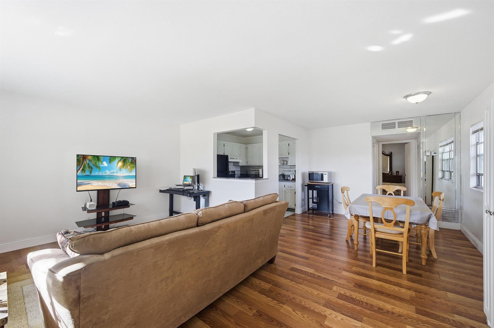 142 Monaco C, Delray Beach FL 33446 photo 4