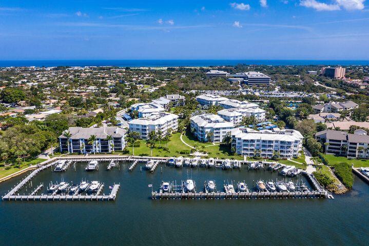 834 Bay Colony Drive S, Juno Beach FL 33408 photo 2