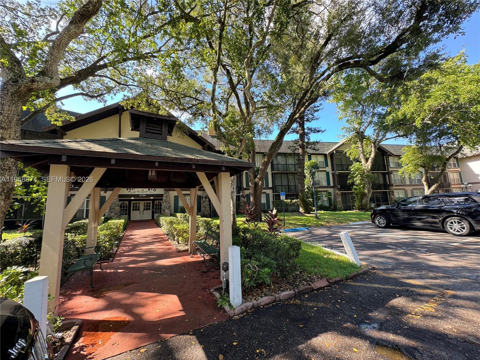 3720 Inverrary Dr # 1N, Lauderhill FL 33319 photo 3