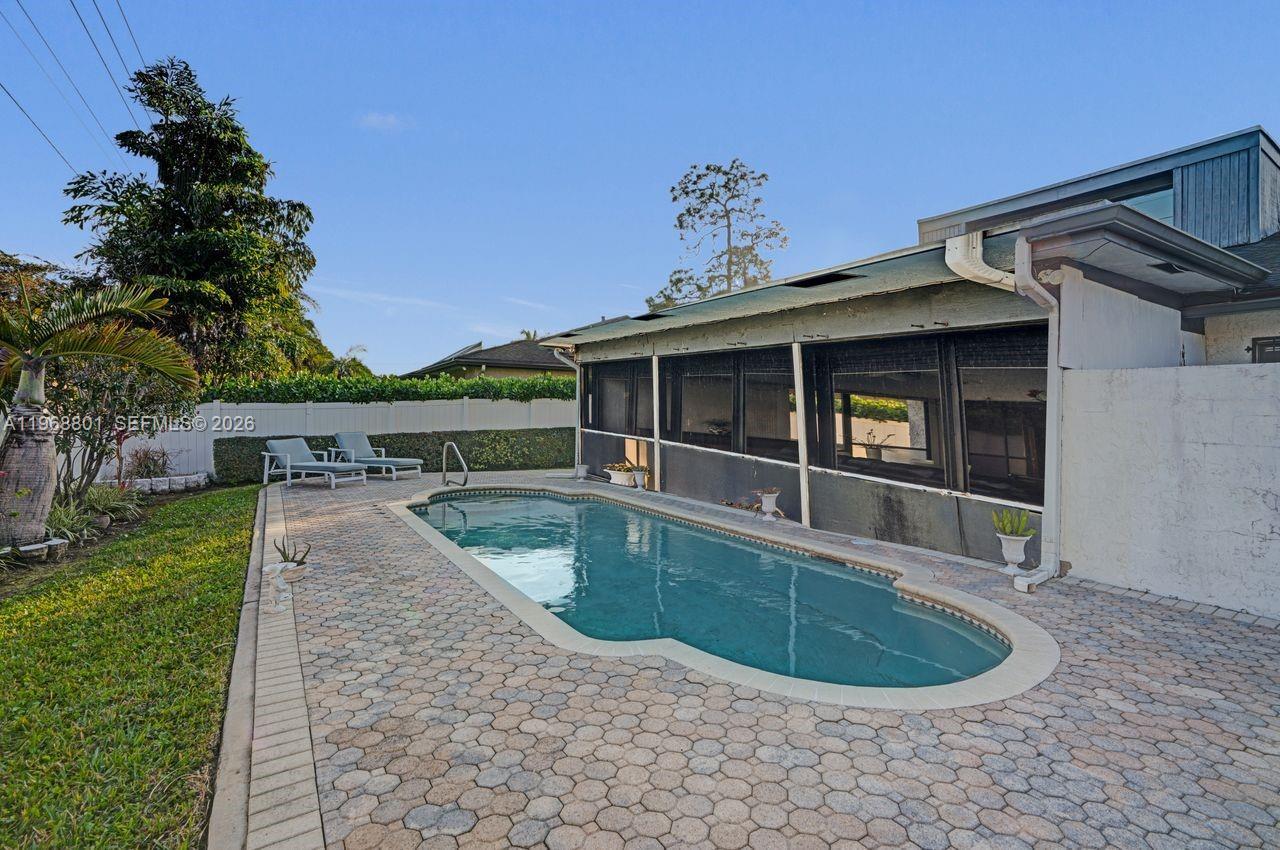 8084 Buttonwood Cir, Tamarac FL 33321 photo 2