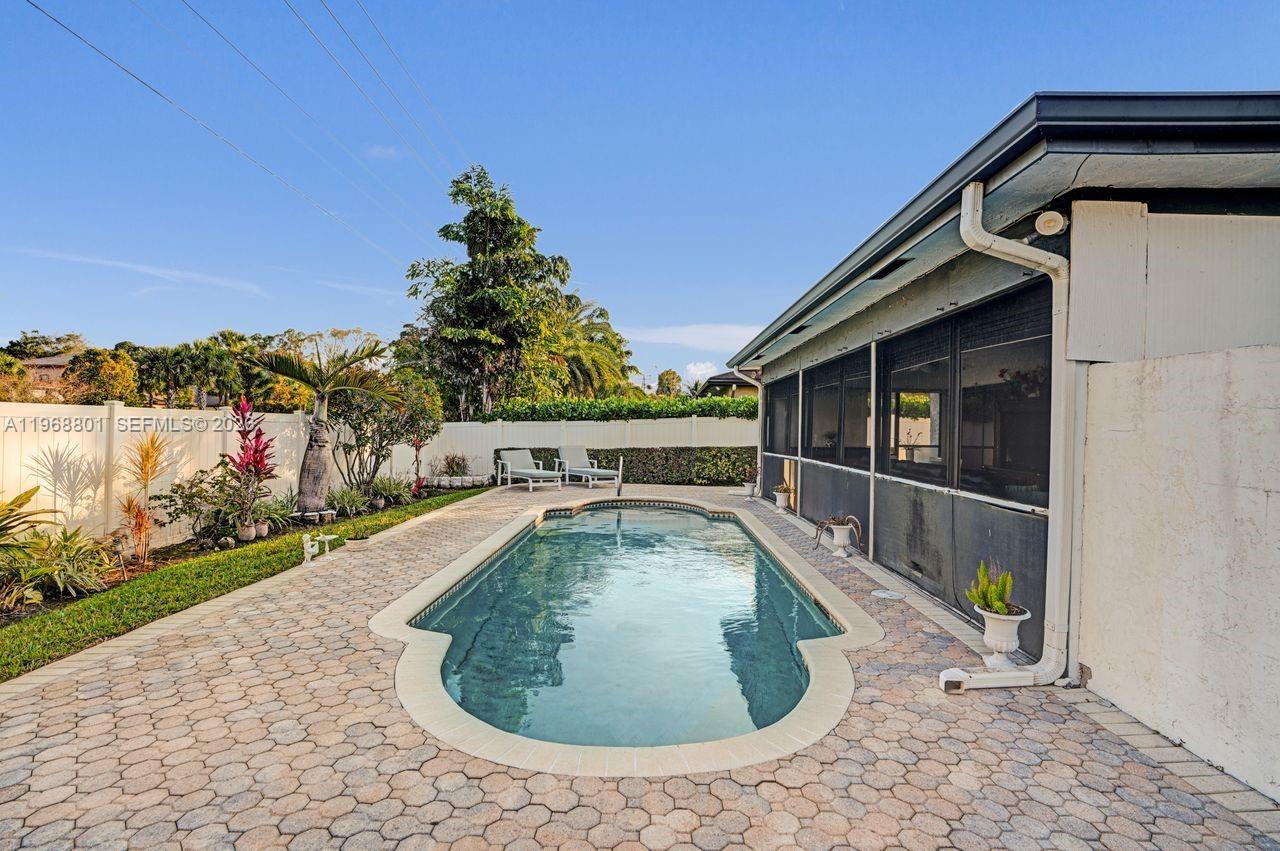 8084 Buttonwood Cir, Tamarac FL 33321