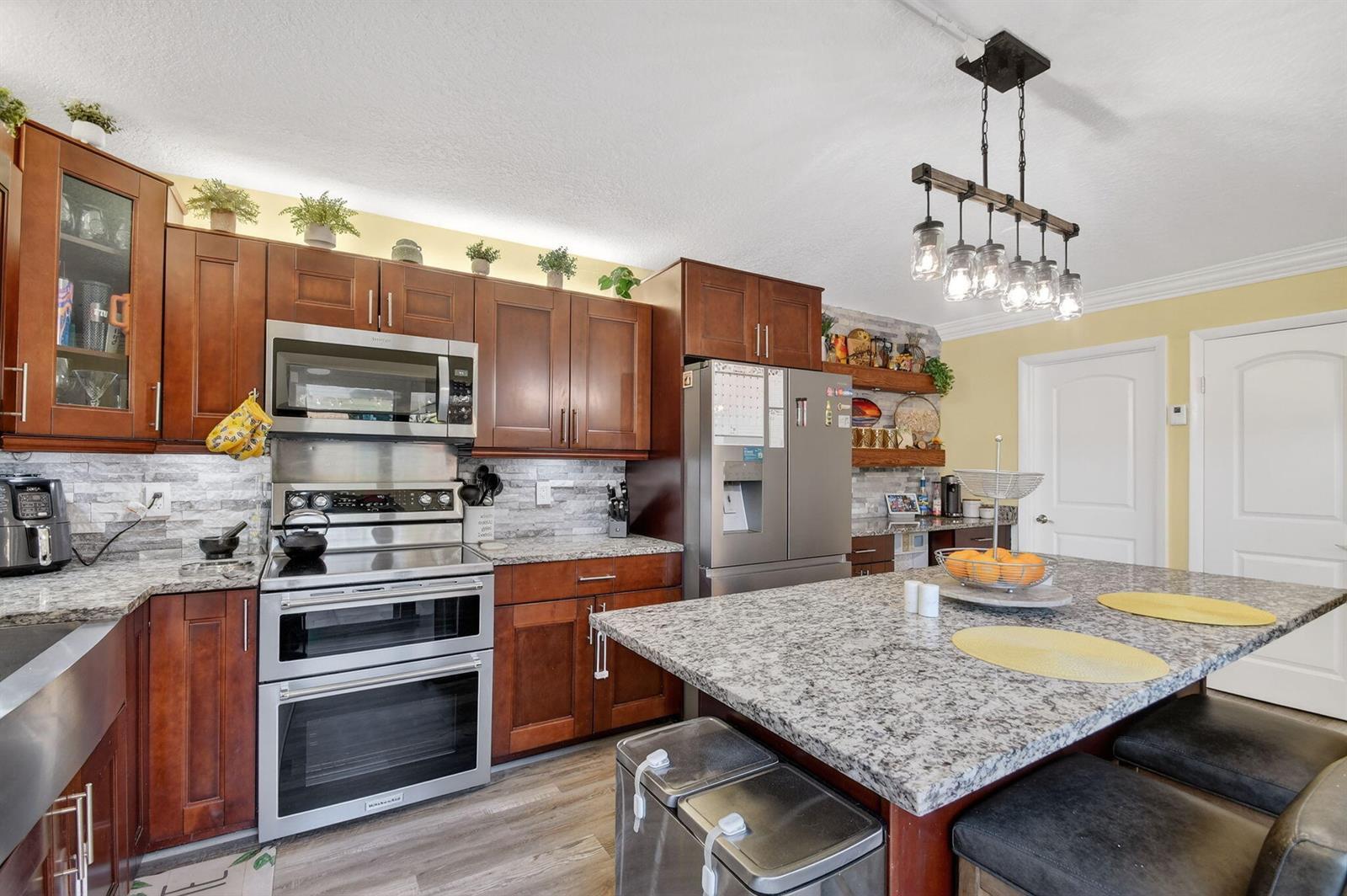 1523 15th Lane # D, FL 33463 photo 3