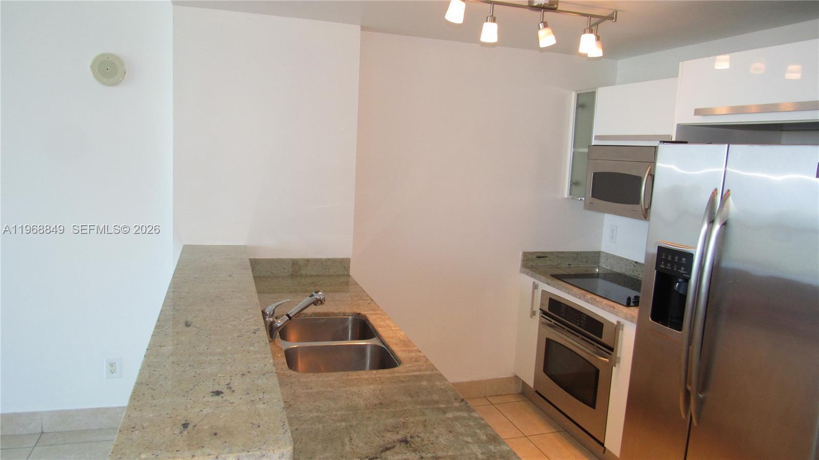 601 NE 36th St # 2308, Miami FL 33137 photo 3