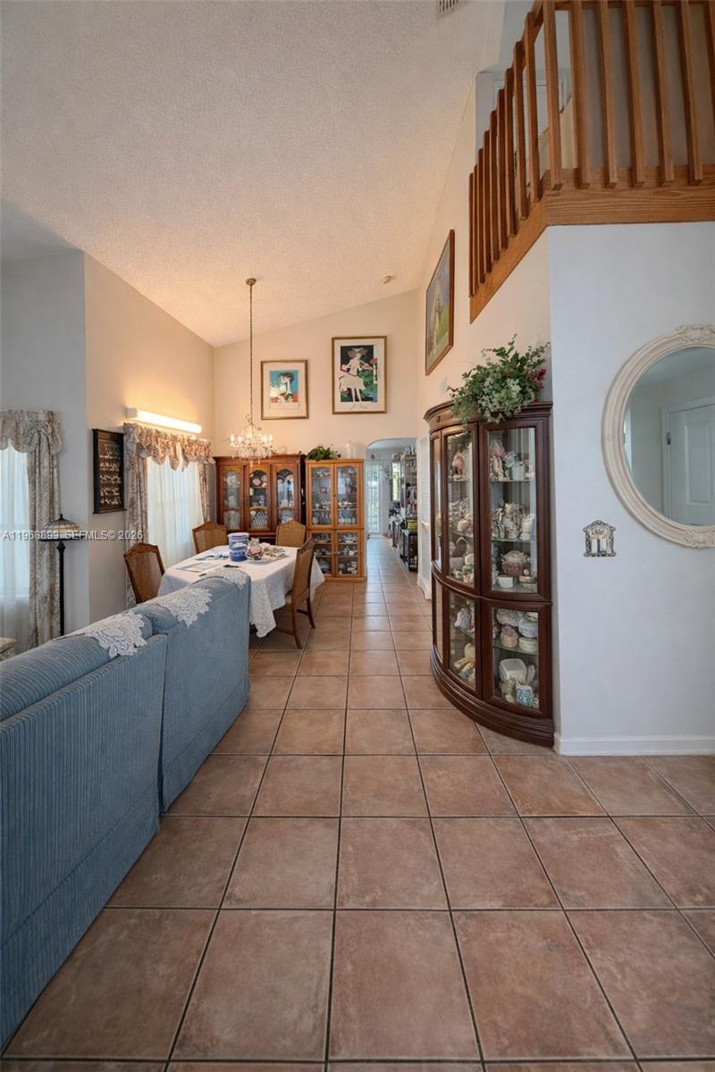19804 NW 67th Ct, Hialeah FL 33015 photo 2