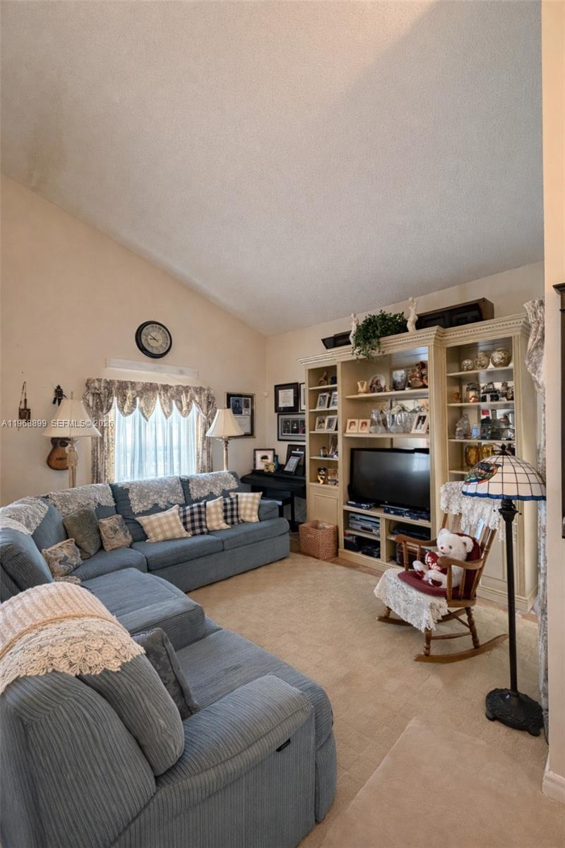 19804 NW 67th Ct, Hialeah FL 33015 photo 3