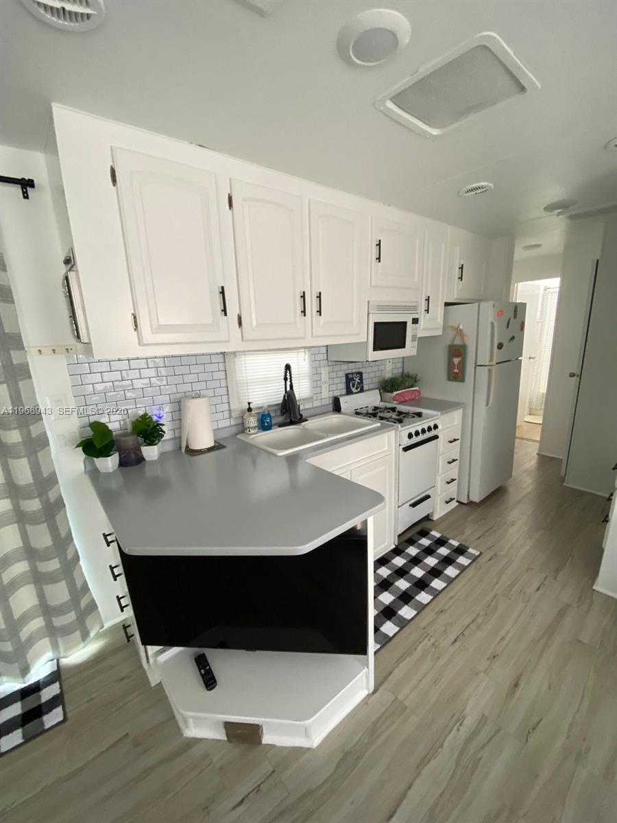 325 Calusa St 454, Key Largo FL 33037 photo 2